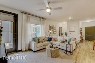 Foto del edificio - 1 br, 1 bath Flat - 3200 Darnell St