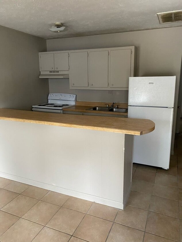 Building Photo - Monthly Paid Rent