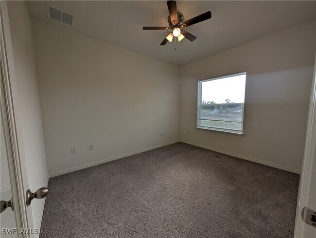 Building Photo - 4208 NE 15th Pl