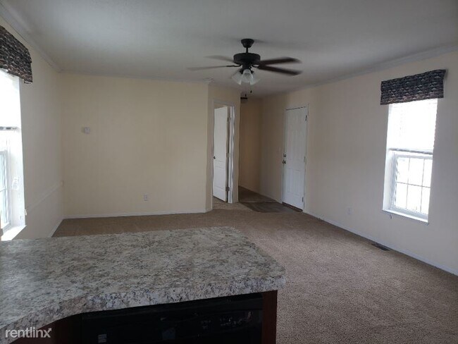 Building Photo - 3 br, 2 bath Mobile Home - 137 W 14th street