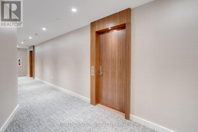 Photo du bâtiment - 15 Queens Quay E