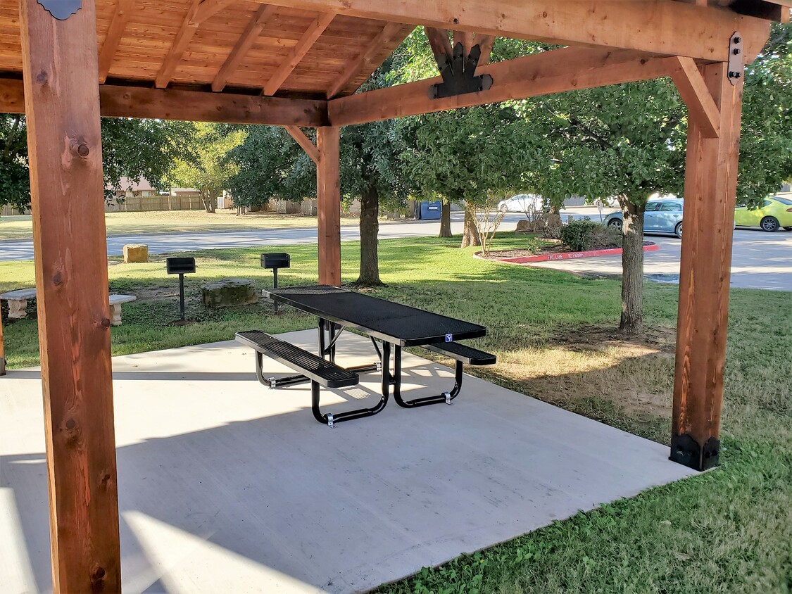 Foto principal - 1701 Edgewood Dr