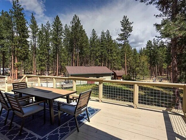 Building Photo - Beautiful spacious 3 bed, 3 bath home situated on 2.53 private acres in Stevensville.