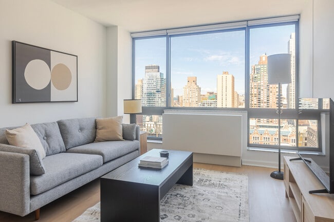 Building Photo - 500 W 56th St