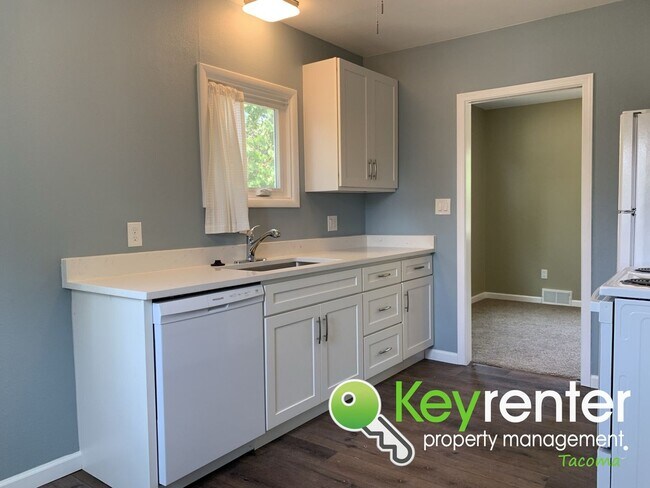 Building Photo - Recently Remodeled 3bd/1.5Bath Tacoma House!