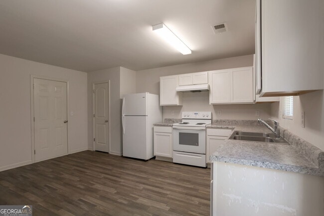 Building Photo - 3220 Tackett Rd