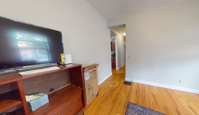 Building Photo - 344 Putnam Ave