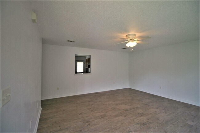 Building Photo - 552 Brock Ave