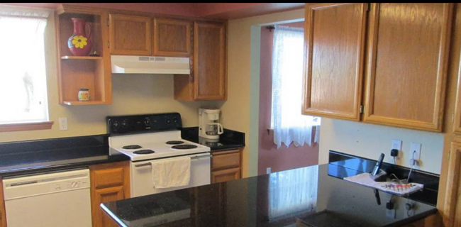 Foto del edificio - 4274 Glencoe St NE