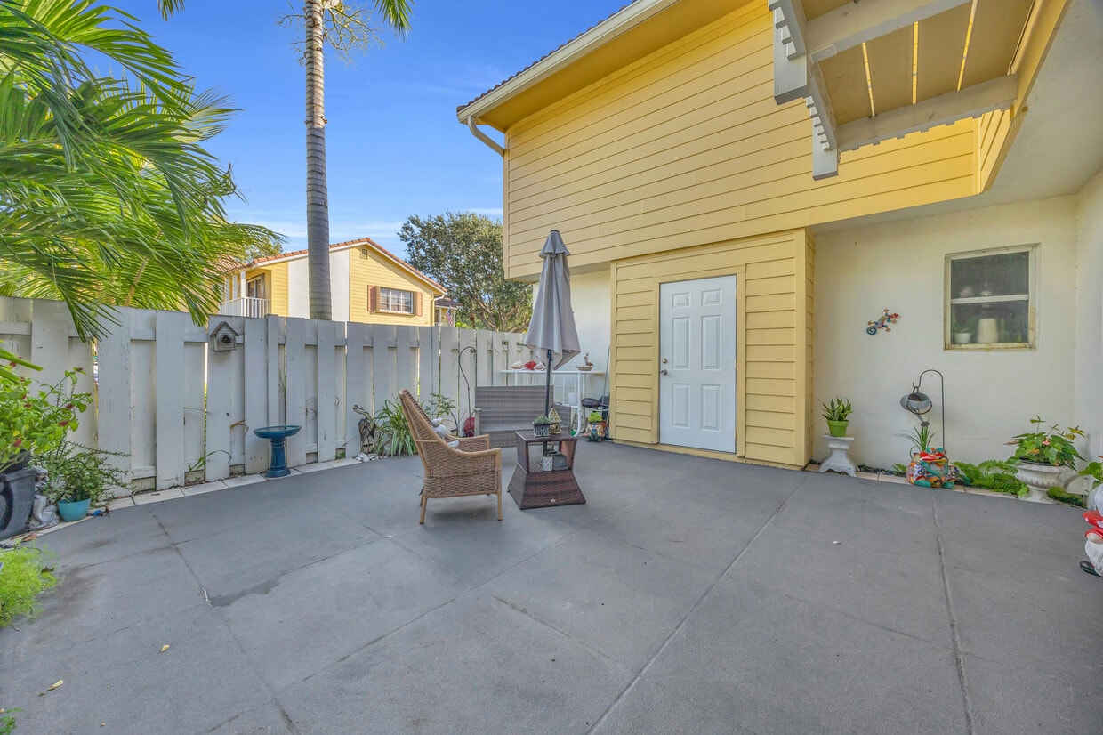 Primary Photo - 170 Seabreeze Cir