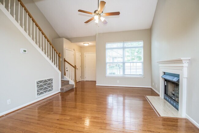 Foto del edificio - 609 Forest Pointe Pl