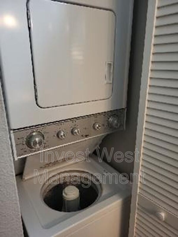 Foto del edificio - 3023 E 20th St