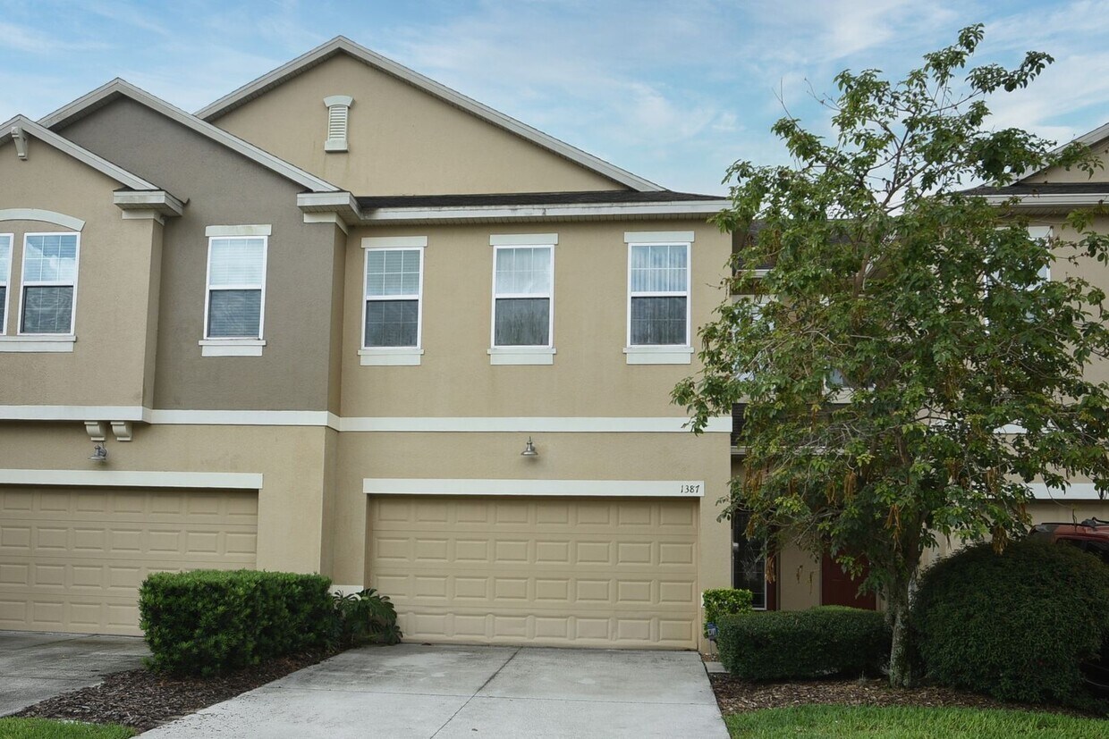 Lovely Town Home Available - Lovely Town Home Available