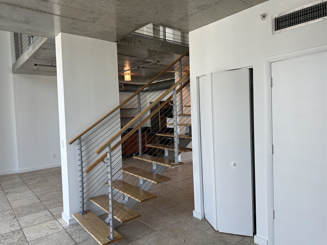 Foto del edificio - 2 br, 2 bath Condo - 690 SW 1st Ct # PHI16