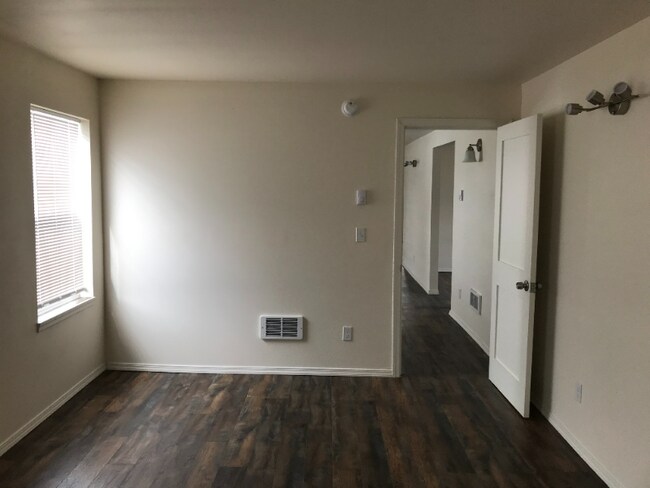 Foto del edificio - 511 E 1st St