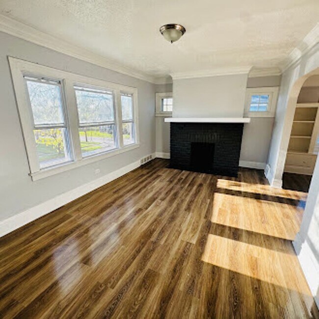 Foto del edificio - 1333 E 188th St