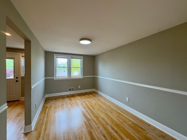 Foto del edificio - Charming 3 Bedroom/2 Bathroom Townhome in Dundalk, MD!