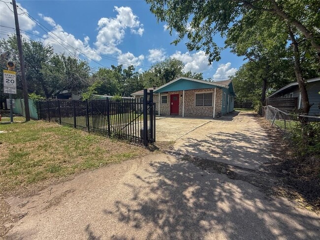 Building Photo - 1412 Vargas Rd