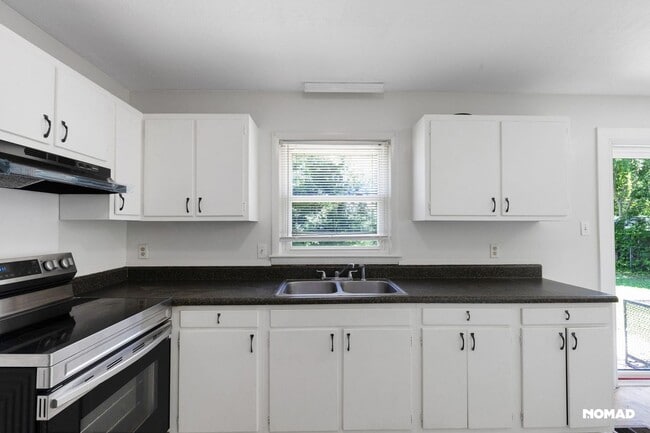 Building Photo - Charming 3BR House in Fayetteville