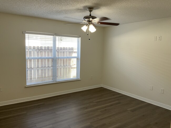 Building Photo - 4618 Newbourne Way