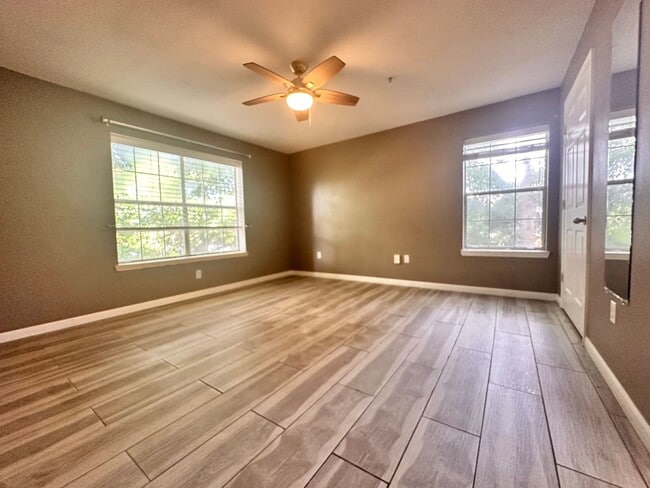 Building Photo - 50% OFF FIRST MONTH'S RENT ---- Recently Remodeled 2B/2B Unfurnished Condo in Indian Lake
