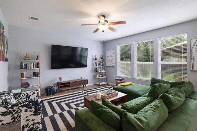 Building Photo - 8716 Panadero Dr