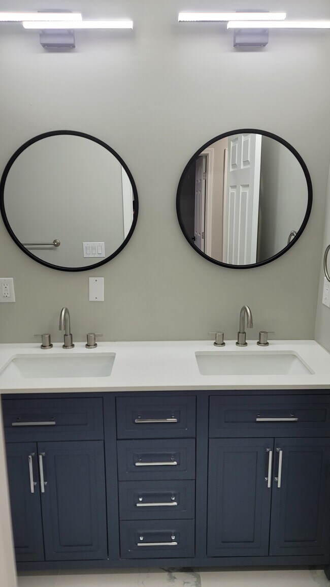 Building Photo - 1351 E Mound St