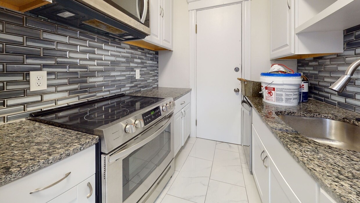 Luxury Gut Reno Complete! Ready for Move-in NOW! Elevator in Building! - Luxury Gut Reno Complete!  Ready for Move-in NOW!  Elevator in Building!
