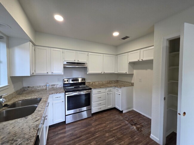 Building Photo - 4927 Tealgate Dr