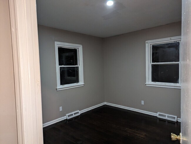 Building Photo - 4300 Laurel Ave