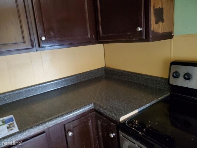 Foto del edificio - 3 br, 1 bath House - 1421 E Main St
