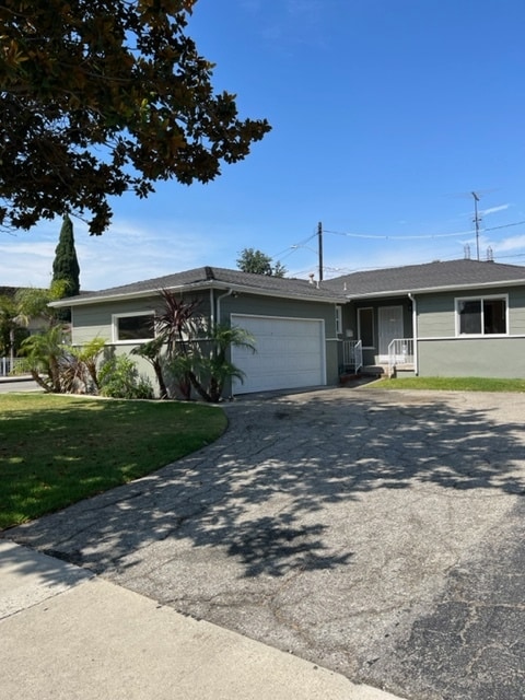 Long Driveway. - 18033 Glenburn Ave