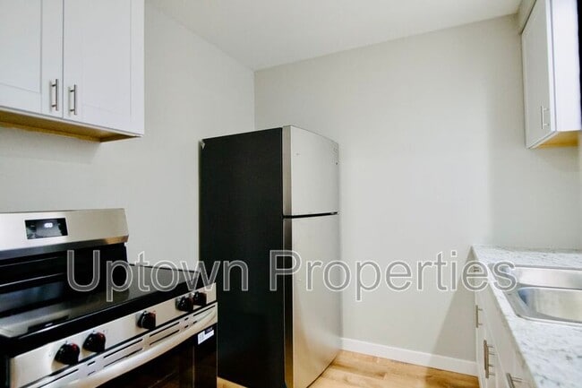 Building Photo - 466 N Adair St