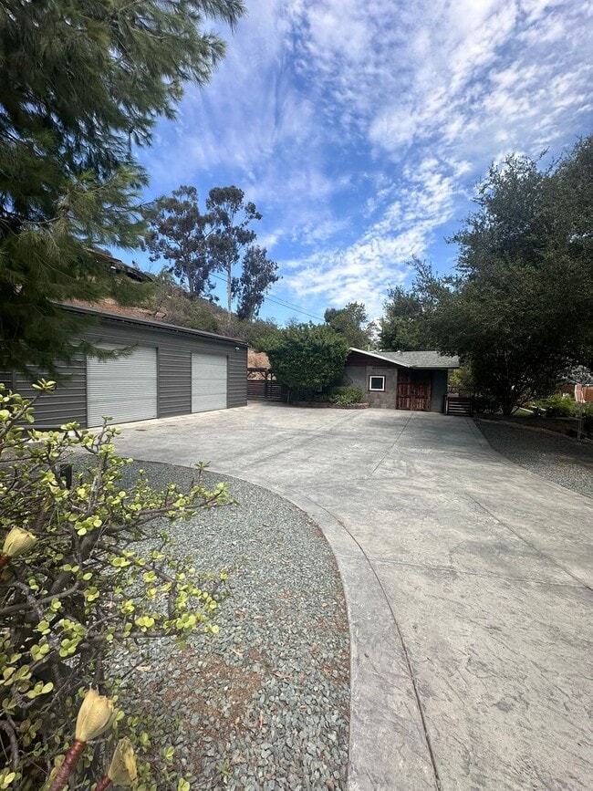 Building Photo - 11555 Hi Ridge Rd