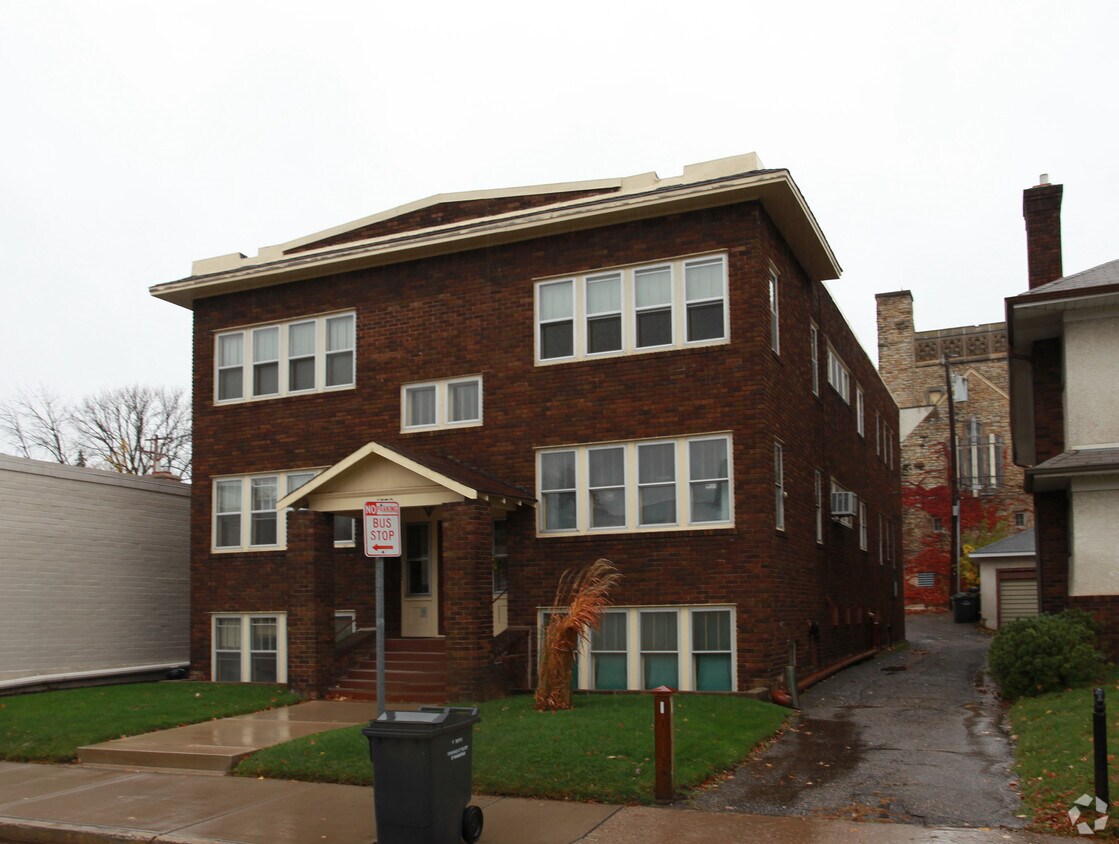 Building Photo - 4550 Bryant Ave S