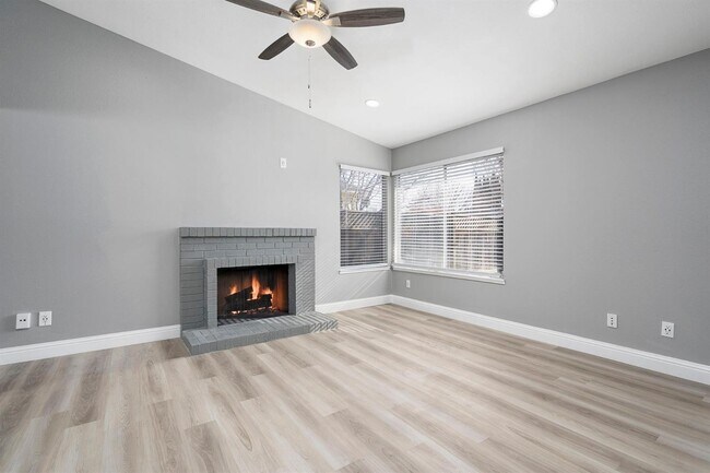 Foto del edificio - 5817 Jamaica Ln