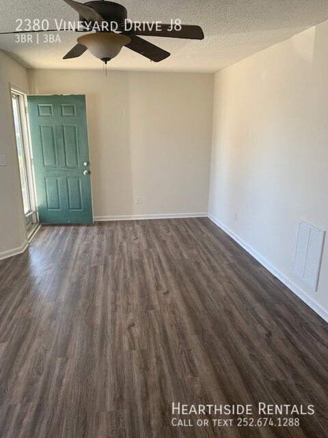 Building Photo - 2380 Vineyard Dr