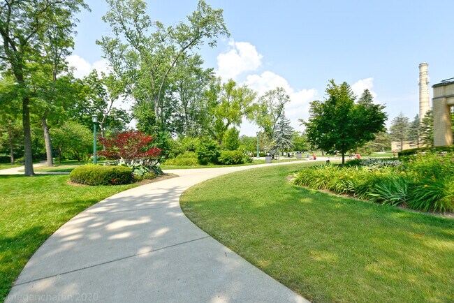 Foto del edificio - 1041 Ridge Rd