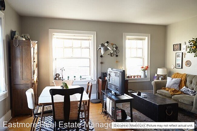 Building Photo - 1827 E Park Pl