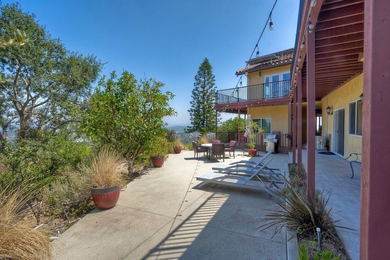 Primary Photo - ADU with a VIEW! 1 Bed/1 Ba - Seeforever D...