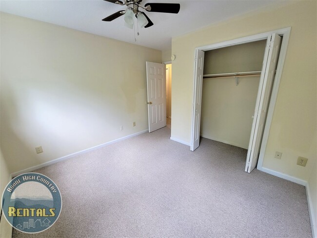 Building Photo - 323 Mountain Aire Ln