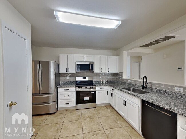 Foto del edificio - 3110 S 100th Dr