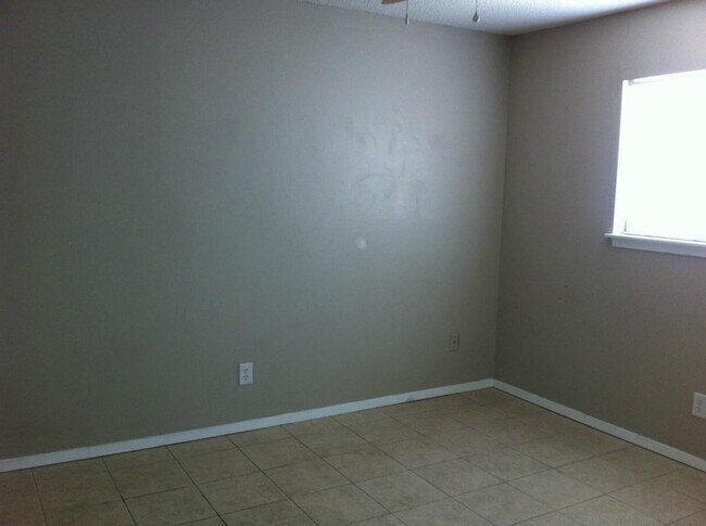 Foto del edificio - 530 W Hopkins St