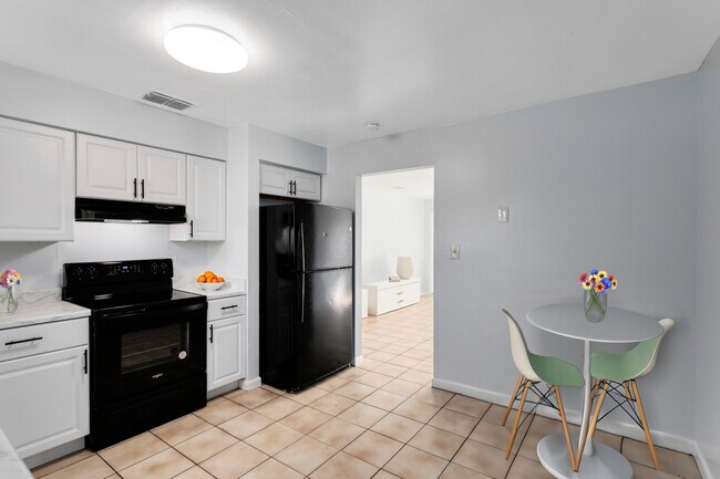 Building Photo - 3215 Pershing St