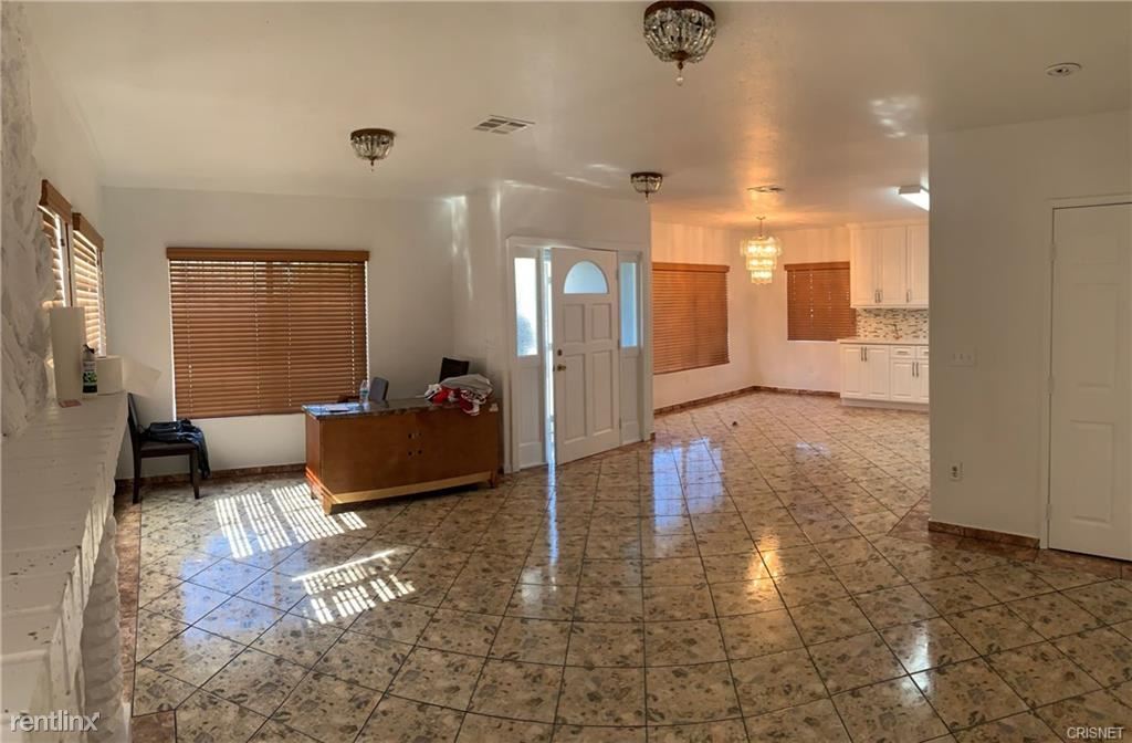 Building Photo - 5 br, 3 bath House - 1130 W 53rd St
