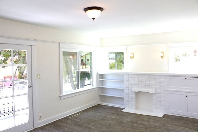 Building Photo - 1041 Dawson Ave