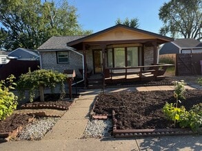 Building Photo - 2527 Riverside Dr