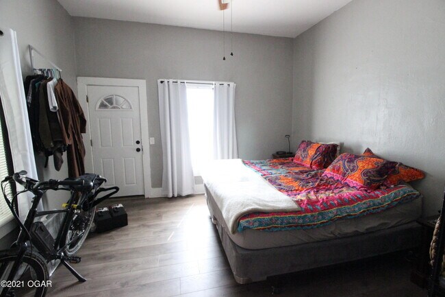 Foto del edificio - 1424 S Moffet Ave