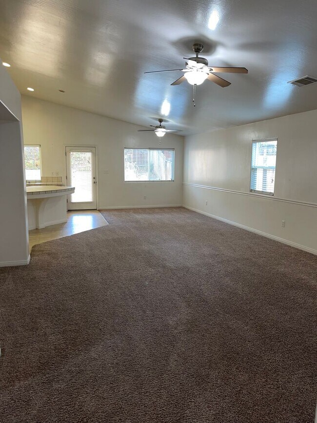 Foto del edificio - Beautiful 3 bed 2 bath Home in Rosedale!