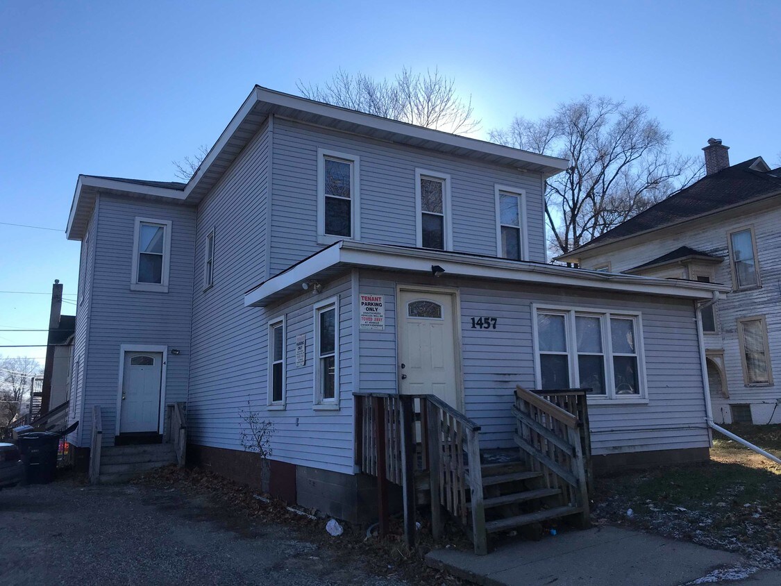 Primary Photo - 1457 E Walnut St